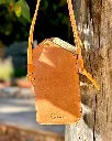 Pochette-téléphone-brun-cognac-leather-phone-bag 5.webp
