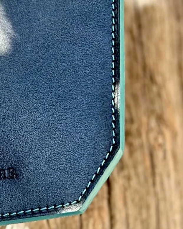Pochette-téléphone-cuir-noir-turquoise-leather-phone-bag 3.webp