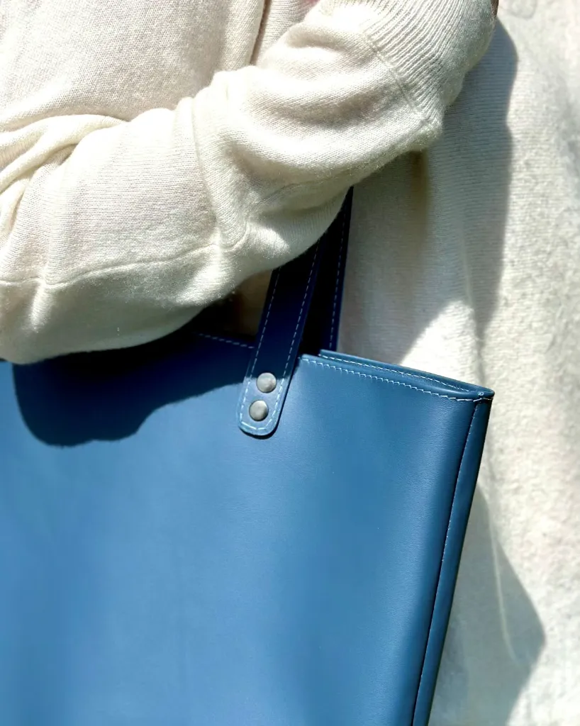 Tote-bag-cuir-sac-cabas-bleu-orage 6.webp