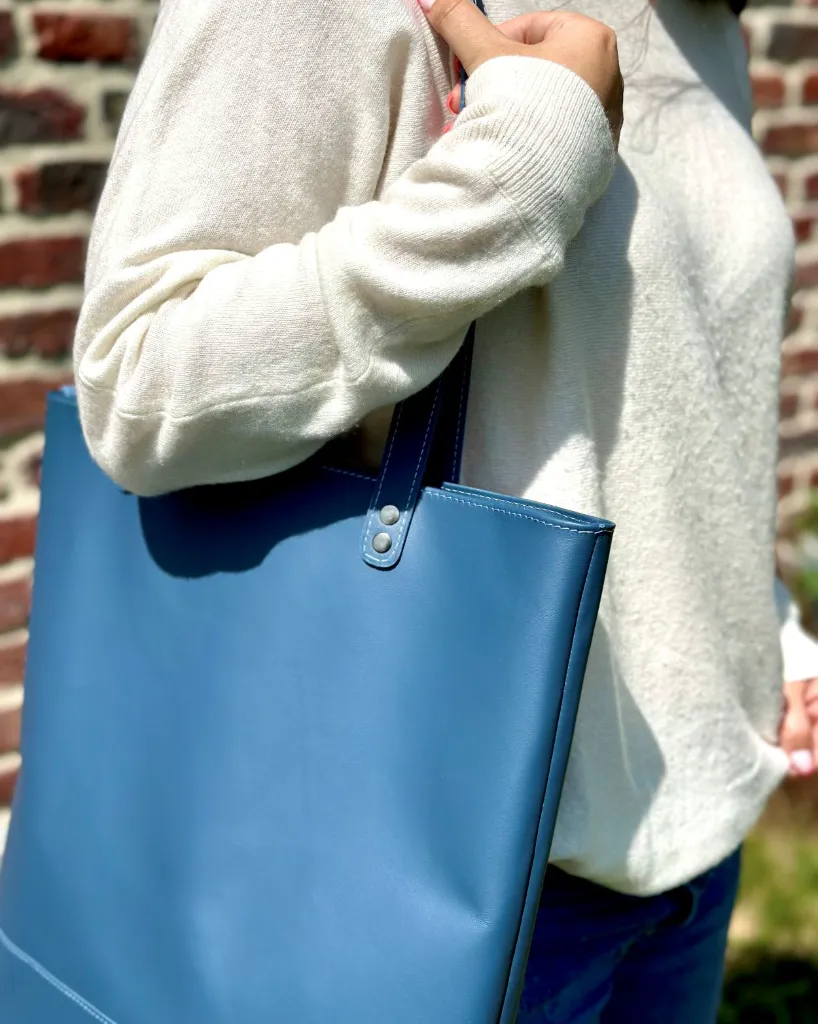 Tote-bag-cuir-sac-cabas-bleu-orage 9.webp