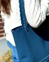 Tote-bag-cuir-sac-cabas-bleu-orage 8.webp