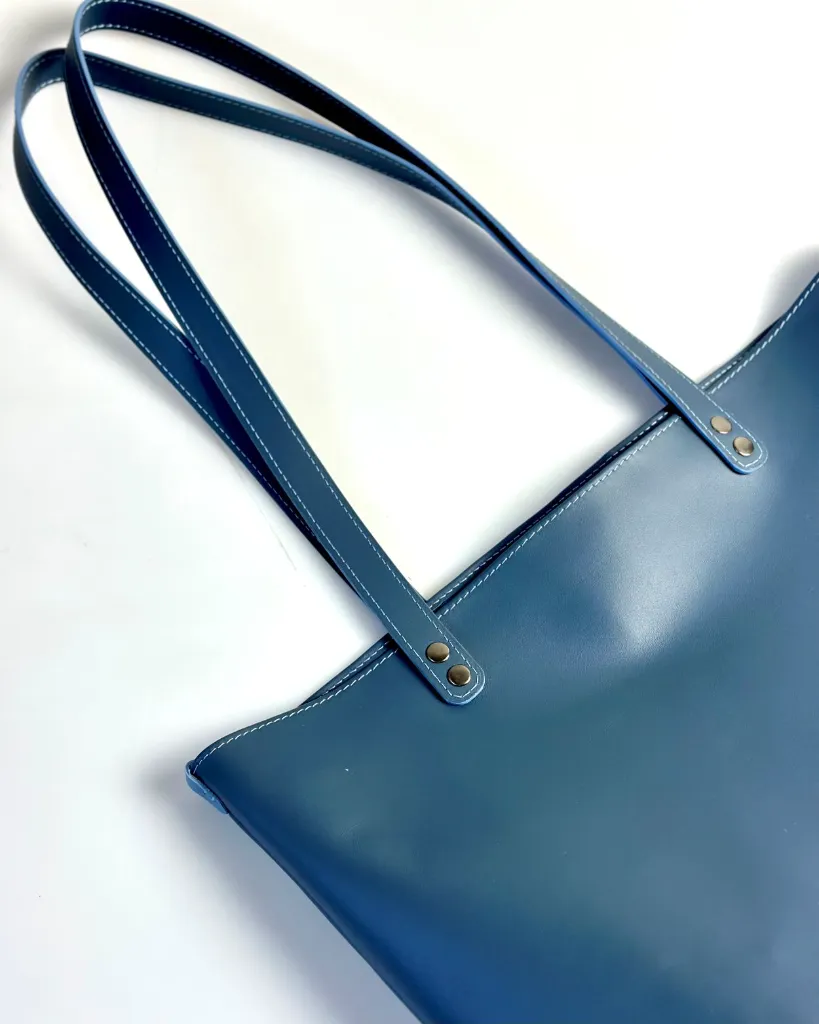 Tote-bag-cuir-sac-cabas-bleu-orage 12.webp