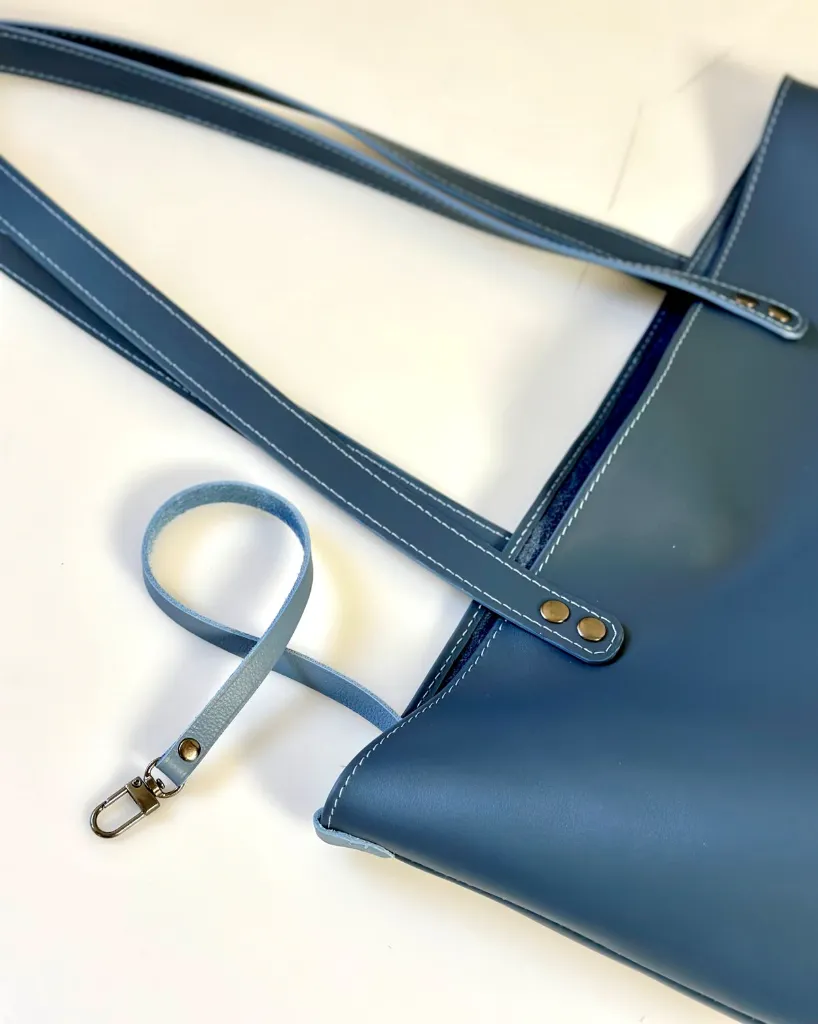 Tote-bag-cuir-sac-cabas-bleu-orage 4.webp