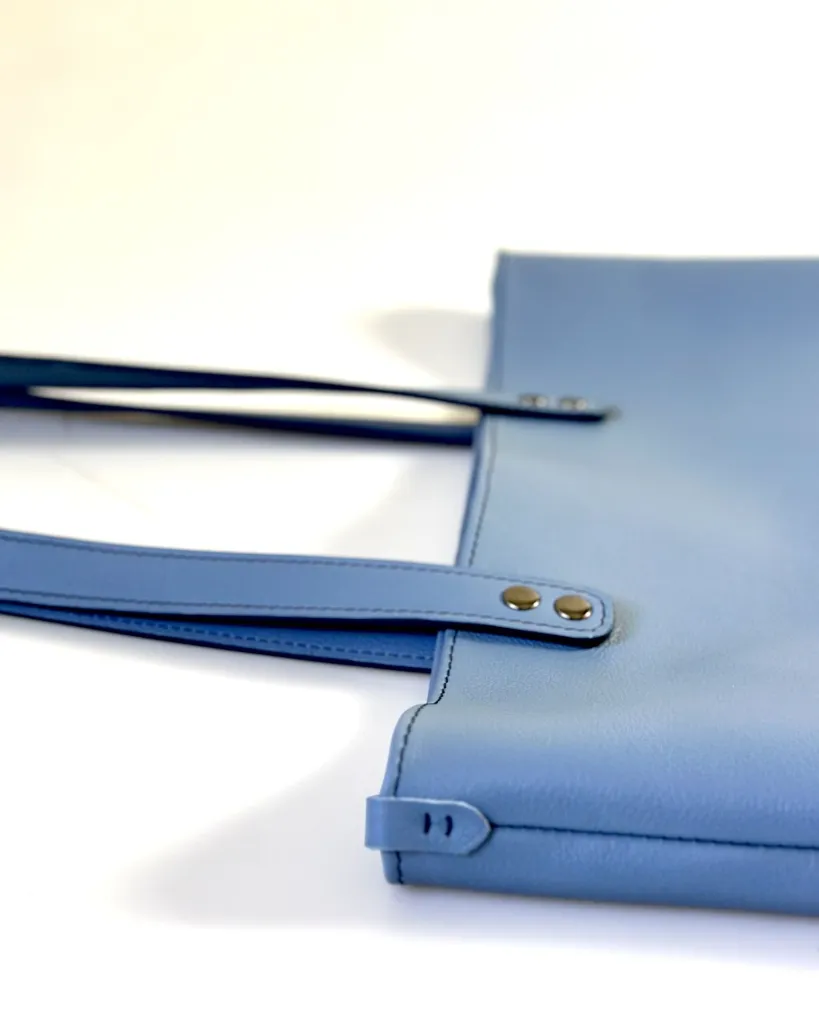 Tote-bag-cuir-sac-cabas-bleu-glacier 5.webp