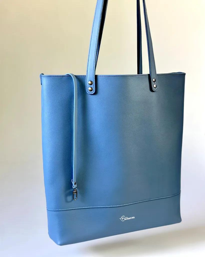 Tote-bag-cuir-sac-cabas-bleu-glacier 3.webp
