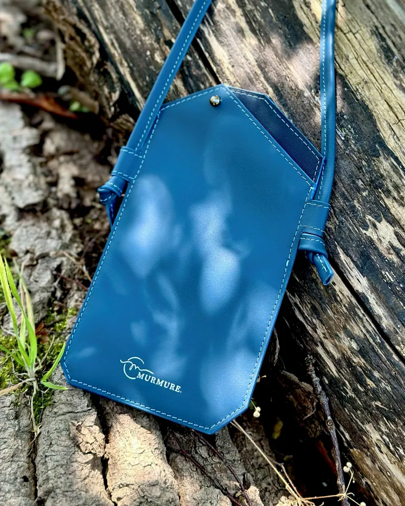 Phone-bag-porte-gsm-cuir-bleu-orange-murmure-maroquinerie 6.webp