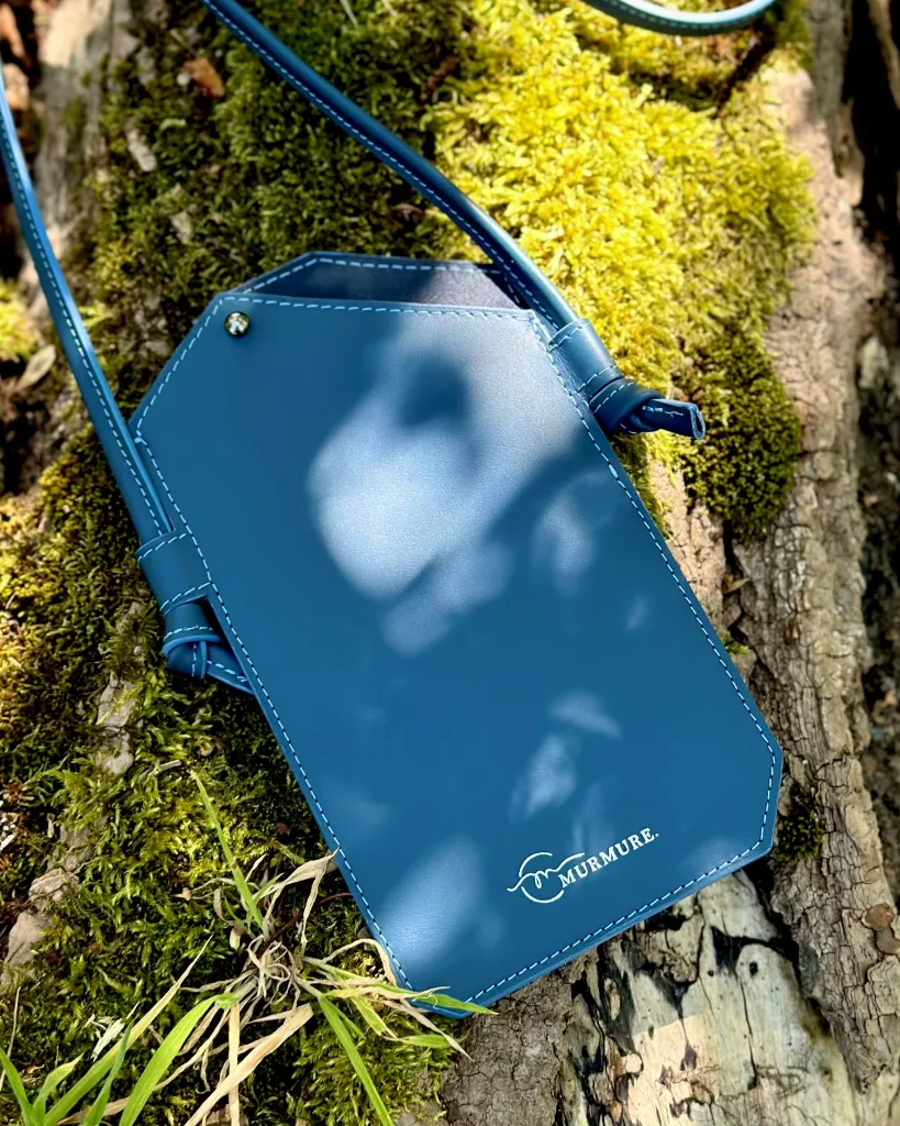 Phone-bag-porte-gsm-cuir-bleu-orange-murmure-maroquinerie 7.webp