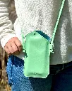 Pochette-téléphone-cuir-vert-clair-leather-phone-bag 9.webp