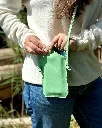 Pochette-téléphone-cuir-vert-clair-leather-phone-bag 7.webp