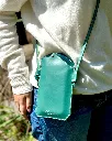 Pochette-téléphone-cuir-vert-foncé-leather-phone-bag 6.webp