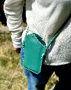Pochette-téléphone-cuir-vert-foncé-leather-phone-bag 5.webp